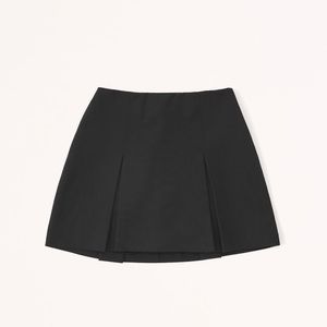 NWT. Abercrombie & Fitch Black Pleated Menswear Mini Skort.